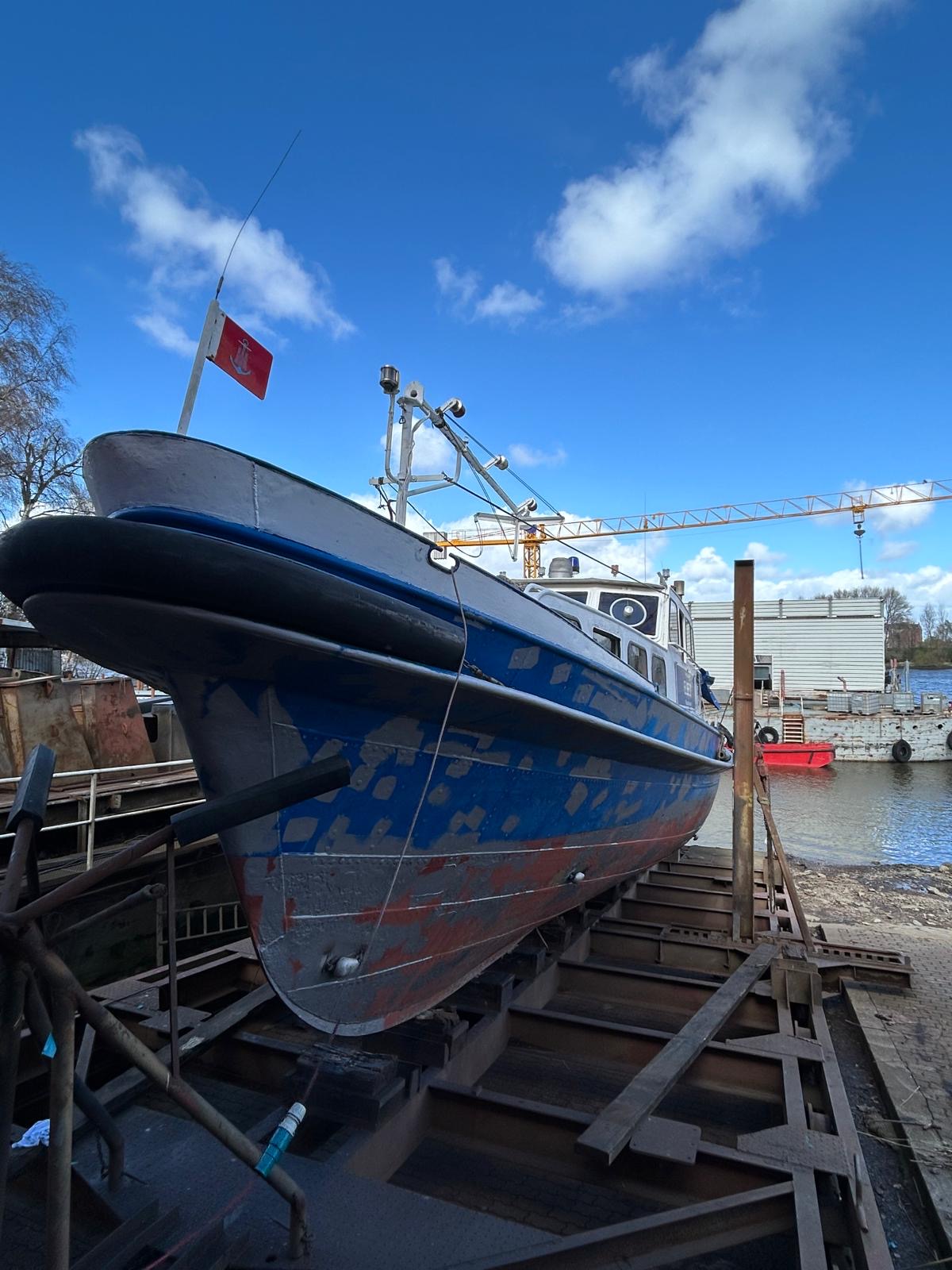 Reinigungsarbeiten am Rumpf der Elbe 27 sind erfolgt