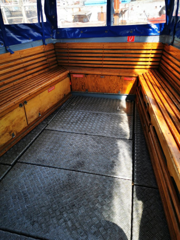 Ein Blick in den gereinigten Fahrgastbereich der Elbe 27